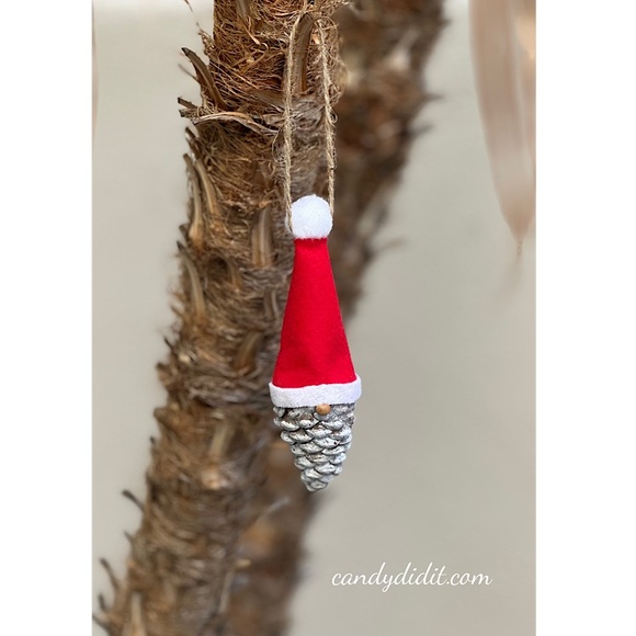 NWT Set Of 2 Handmade Pine Cone Santa Gnomes Christmas Ornaments - Picture 3 of 6